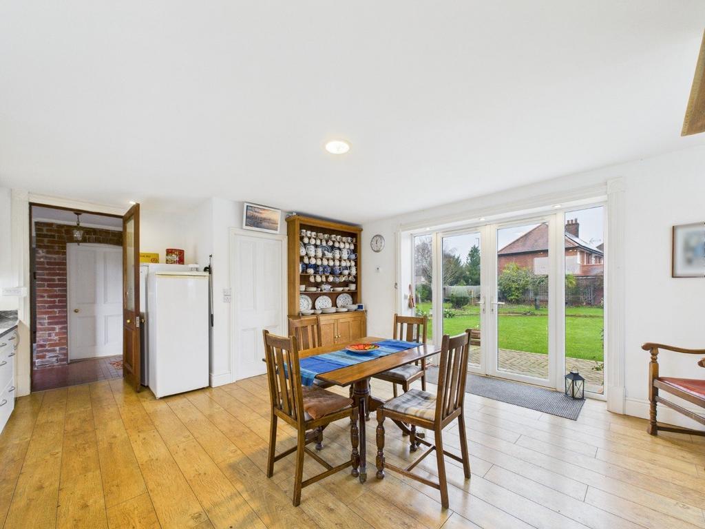 Kitchen/Breakfast Area