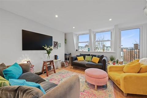 3 bedroom flat for sale, Aynhoe Road, London W14