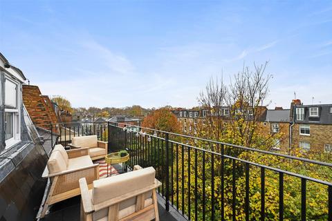 3 bedroom flat for sale, Aynhoe Road, London W14
