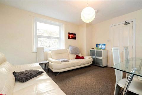 1 bedroom in a house share to rent, May Terrace, Devon PL4