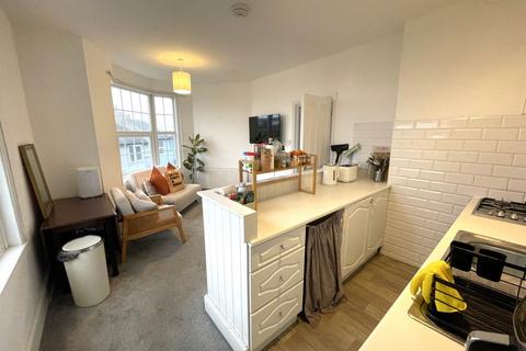 2 bedroom flat to rent, Bentham Road, Brighton, East Sussex