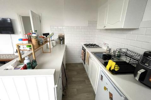 2 bedroom flat to rent, Bentham Road, Brighton, East Sussex