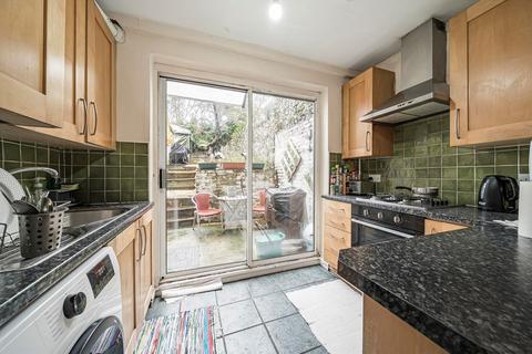 2 bedroom flat for sale, Alfred Road, London W3