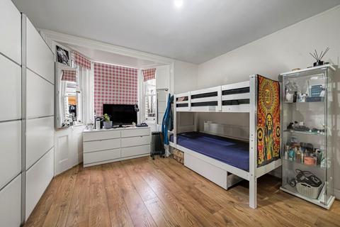 2 bedroom flat for sale, Alfred Road, London W3