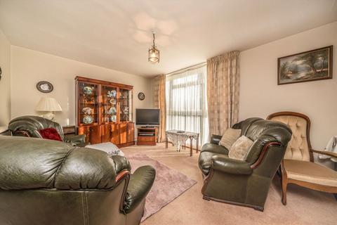 2 bedroom flat for sale, Alexander Close, Twickenham TW2