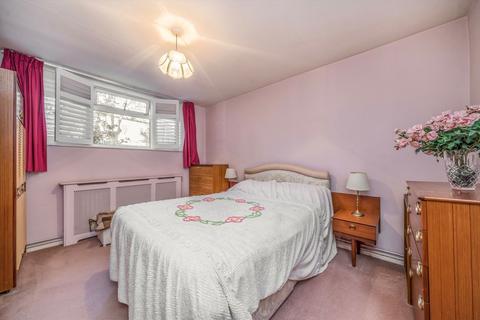 2 bedroom flat for sale, Alexander Close, Twickenham TW2