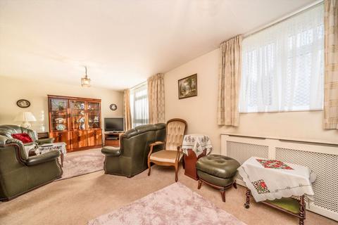 2 bedroom flat for sale, Alexander Close, Twickenham TW2