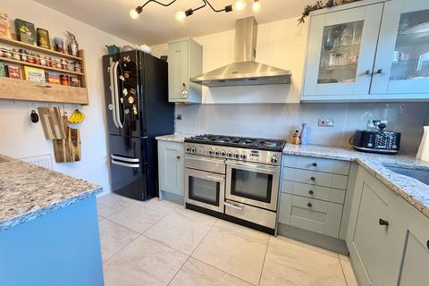 2 bedroom link detached house for sale, Caernarvon, FRIMLEY GU16