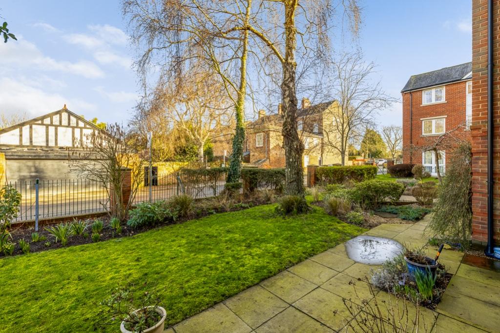 53 Georgian Court (Spalding)-12