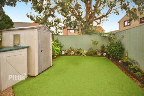 3 bedroom semi-detached house to rent, Linnet Close Newport PO30