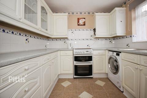3 bedroom semi-detached house to rent, Linnet Close Newport PO30