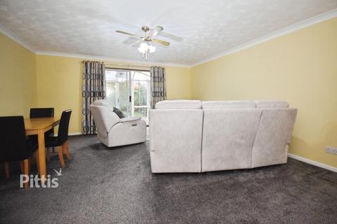 3 bedroom semi-detached house to rent, Linnet Close Newport PO30