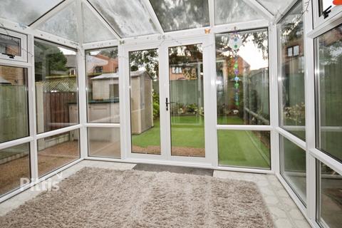 3 bedroom semi-detached house to rent, Linnet Close Newport PO30