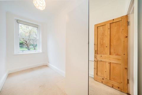 2 bedroom flat to rent, Mall Chambers, London W8