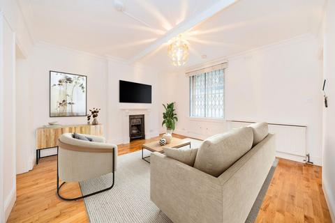 2 bedroom flat to rent, Mall Chambers, London W8