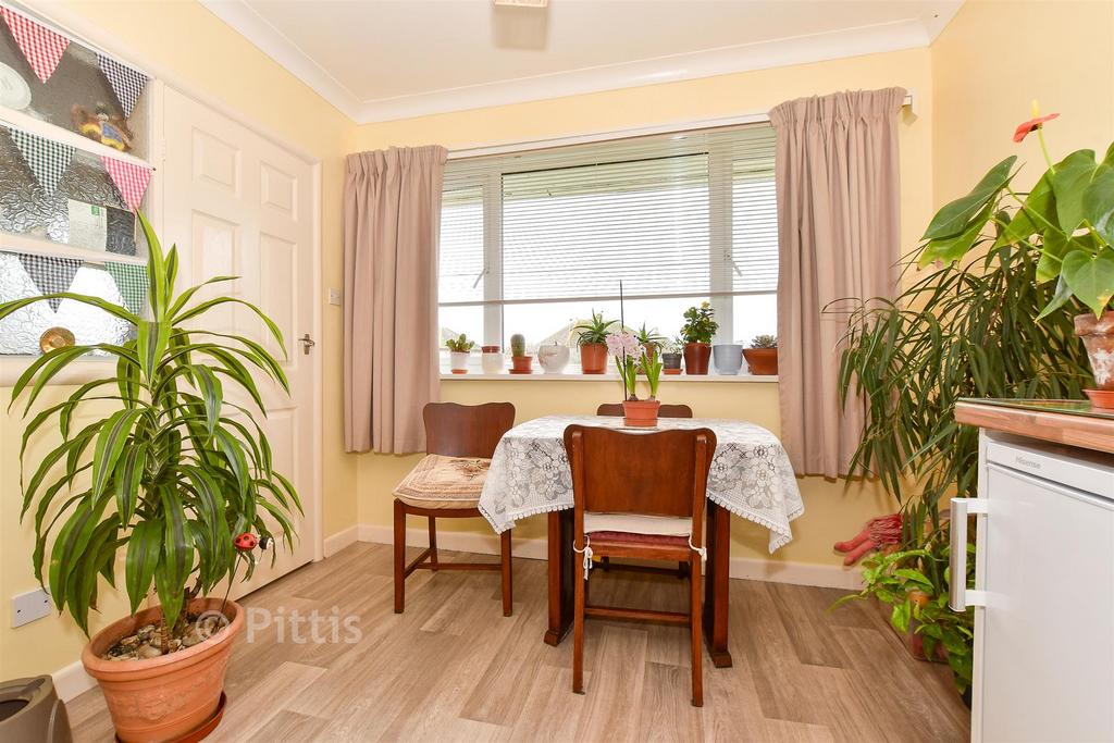 Kitchen/ Dining Room