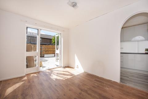 5 bedroom terraced house to rent, Starling Walk Hampton TW12