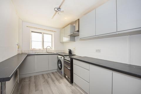 5 bedroom terraced house to rent, Starling Walk Hampton TW12