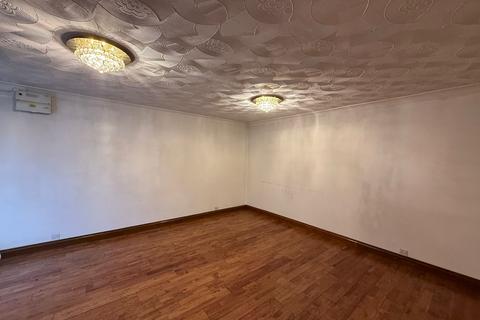 undefined, Munster Avenue, Hounslow TW4