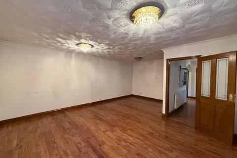 undefined, Munster Avenue, Hounslow TW4