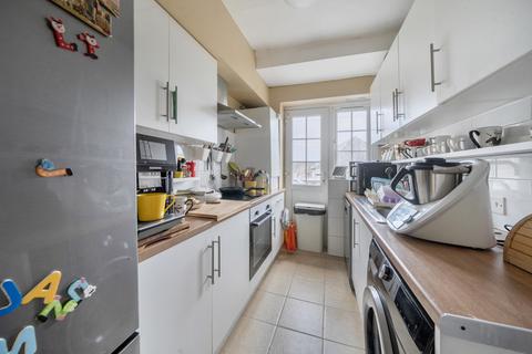 2 bedroom apartment for sale, Thurbarn Road, London