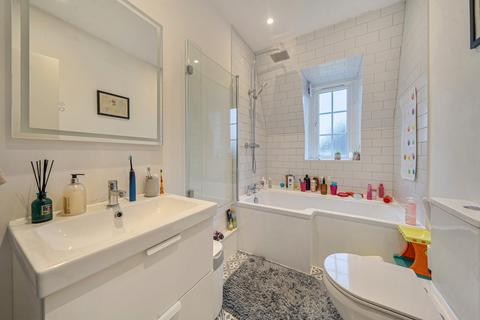2 bedroom apartment for sale, Thurbarn Road, London