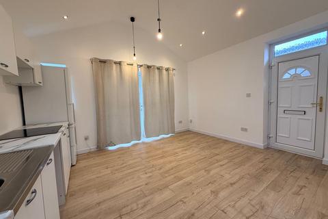 1 bedroom flat to rent, Connaught Road, Luton, LU4