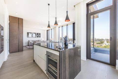 3 bedroom penthouse to rent, Admiralty House, 150 Vaughan Way, E1W