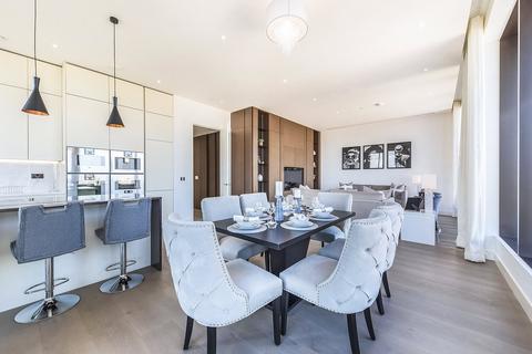 3 bedroom penthouse to rent, Admiralty House, 150 Vaughan Way, E1W