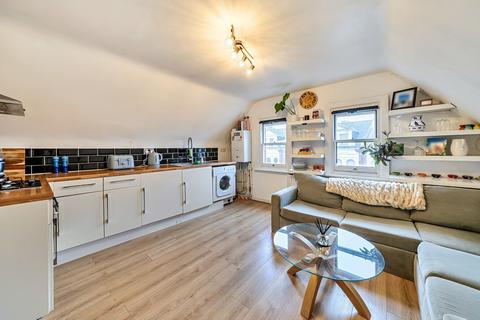 1 bedroom flat for sale, Balham High Road, Balham, London, SW12