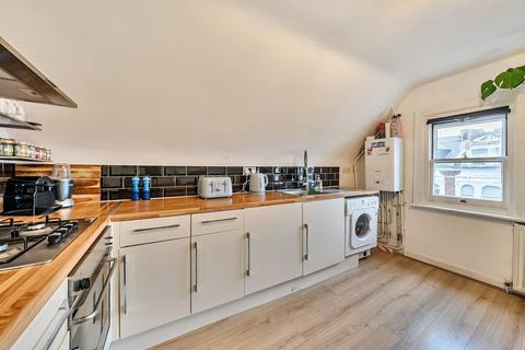 1 bedroom flat for sale, Balham High Road, Balham, London, SW12