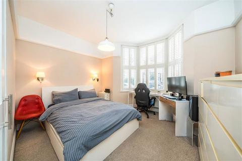2 bedroom flat for sale, Lynette Avenue, London SW4