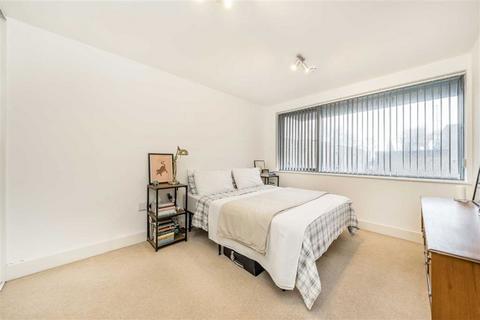 1 bedroom flat for sale, Copperfield Mews, London E2