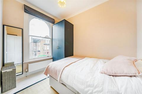 2 bedroom flat for sale, Hampton Road, Teddington TW11