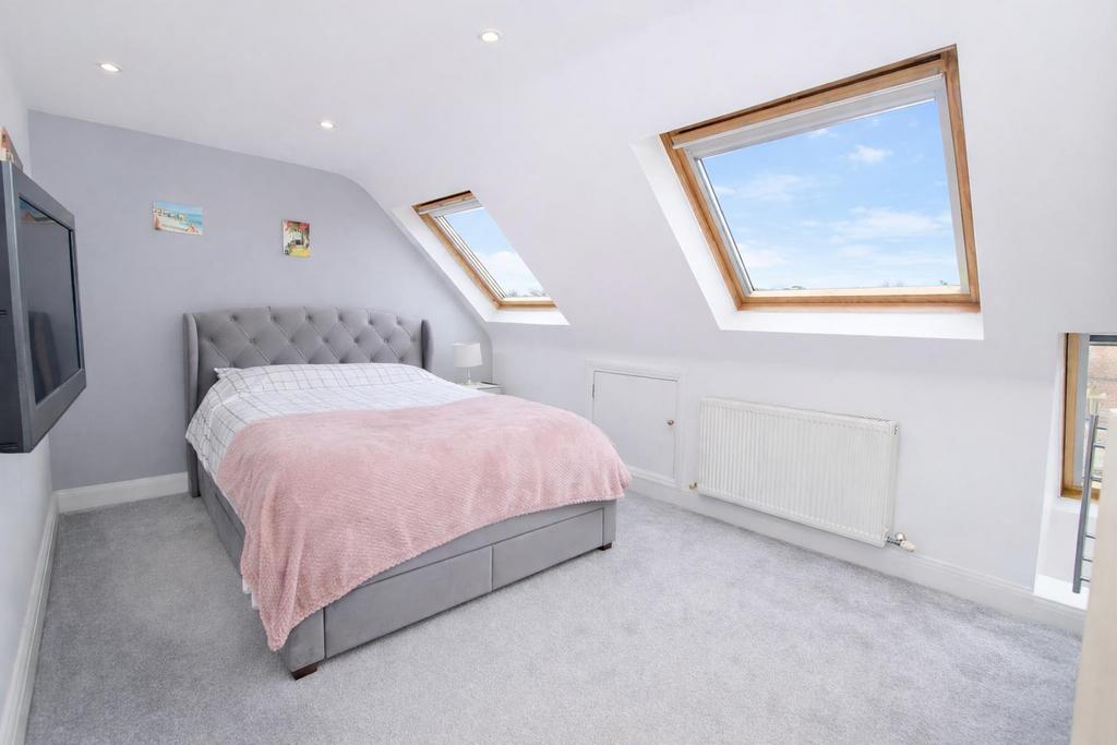Bed 4.JPG