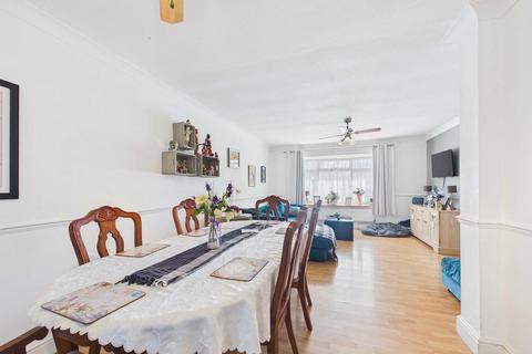 undefined, Raphael Drive, Southend-on-sea, SS3