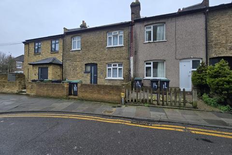 3 bedroom detached house to rent, Hale Gardens, London N17
