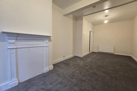 3 bedroom detached house to rent, Hale Gardens, London N17