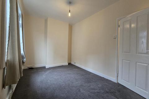 3 bedroom detached house to rent, Hale Gardens, London N17
