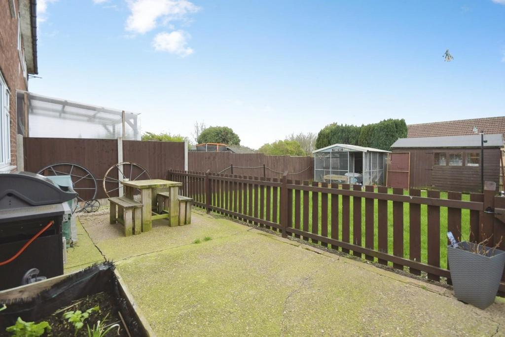 REAR GARDEN 01.jpg
