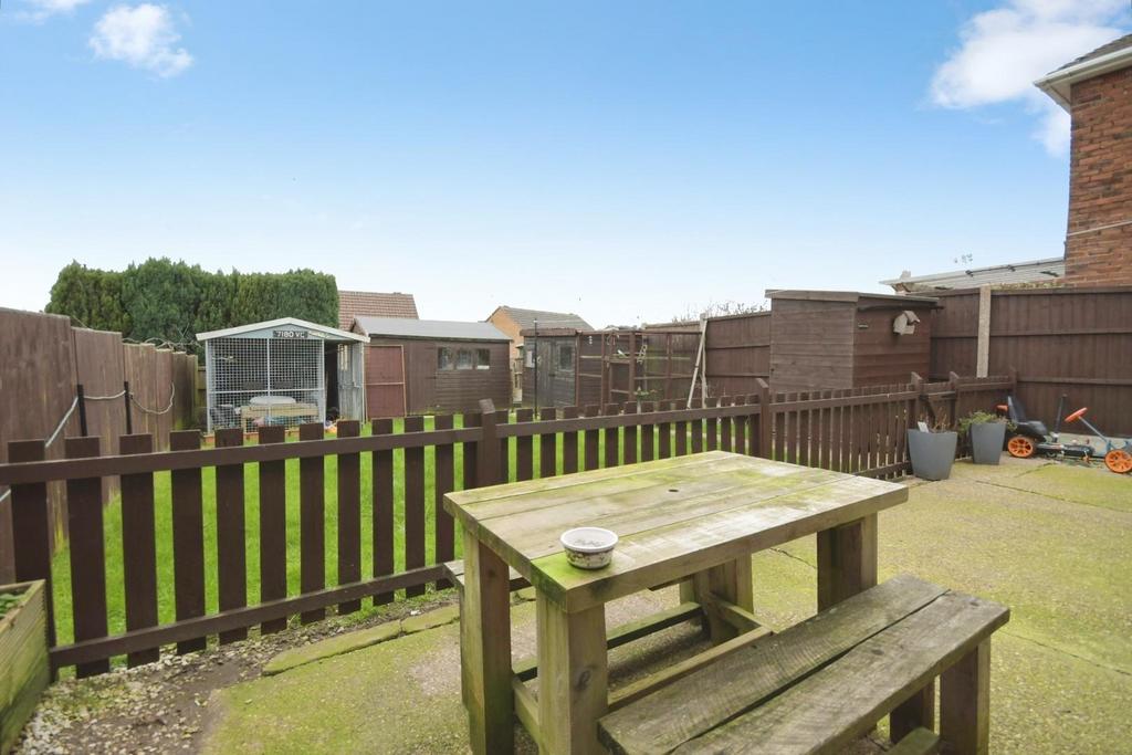 REAR GARDEN 02.jpg