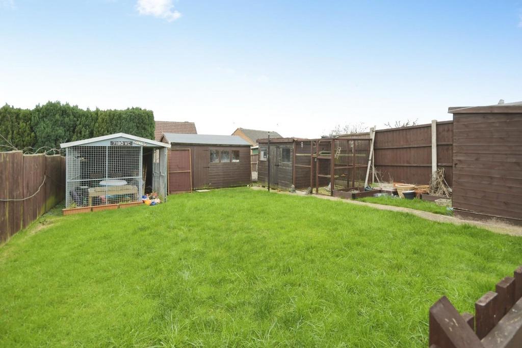REAR GARDEN 03.jpg