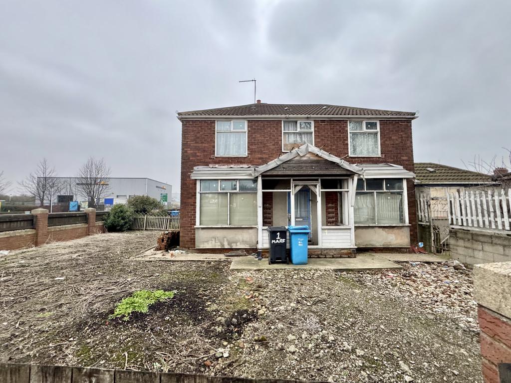 Three bedroom house - For sale by auction