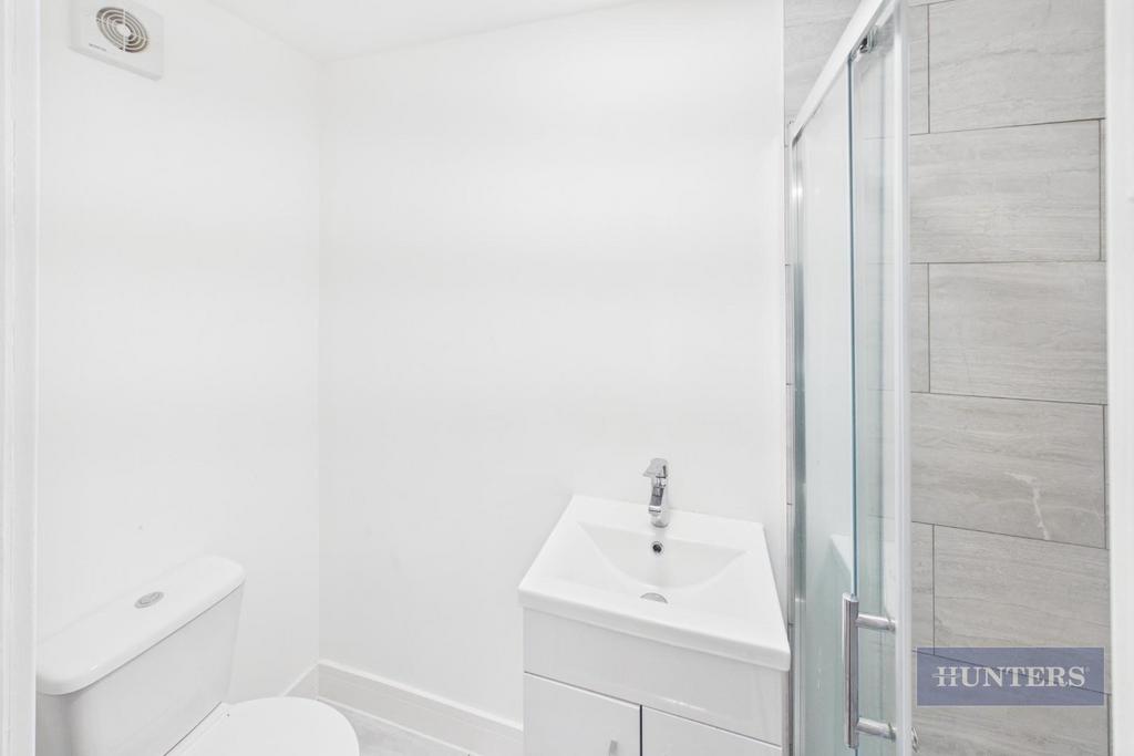 Room 2 bath jesters.jpg