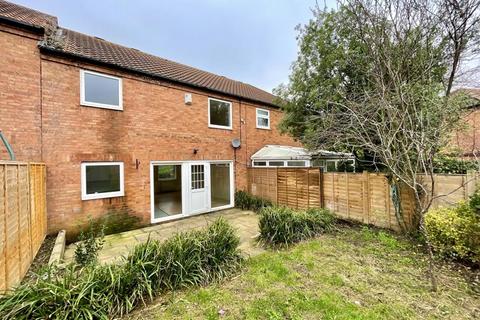 3 bedroom terraced house to rent, Serjeants Green, Neath Hill