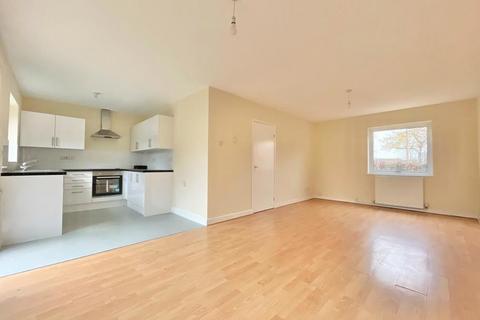 3 bedroom terraced house to rent, Serjeants Green, Neath Hill