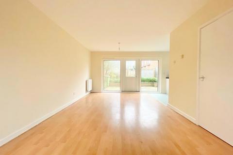 3 bedroom terraced house to rent, Serjeants Green, Neath Hill