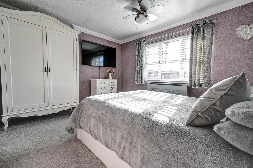 Bedroom 1 (2).jpg