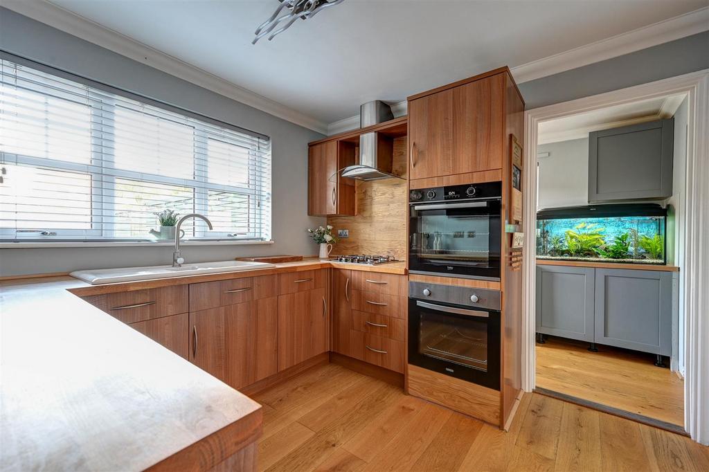 Kitchen 1.jpg
