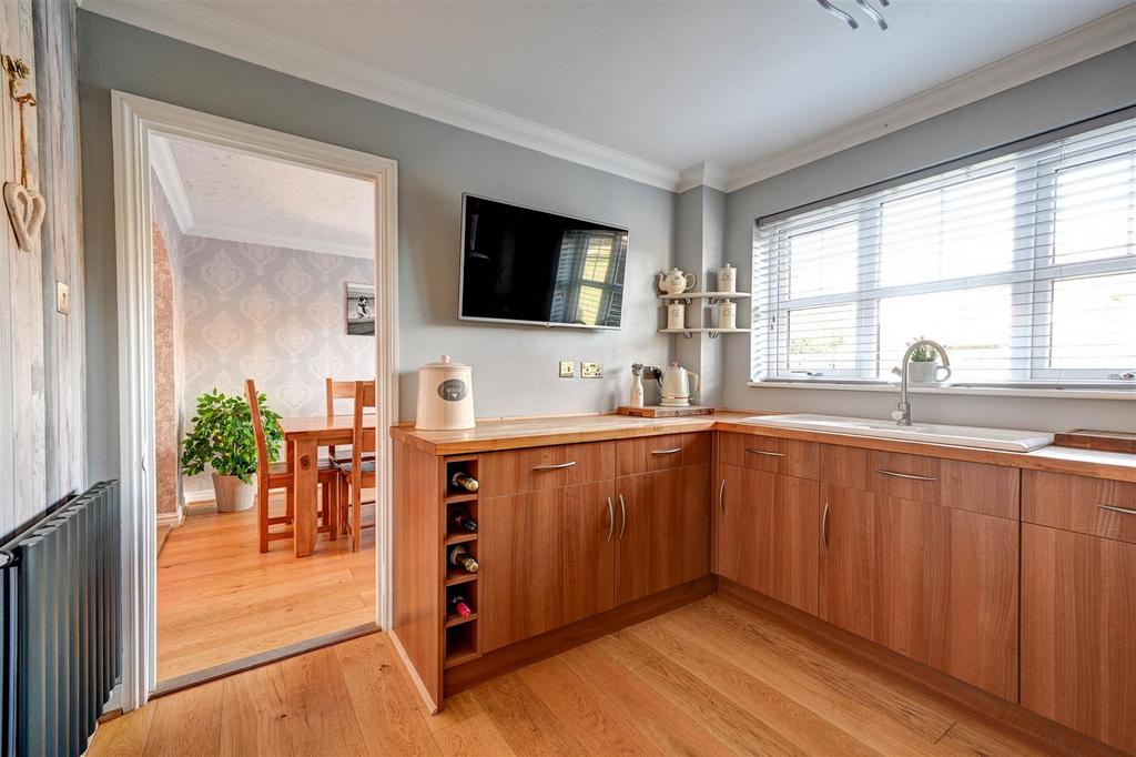 Kitchen 2.jpg
